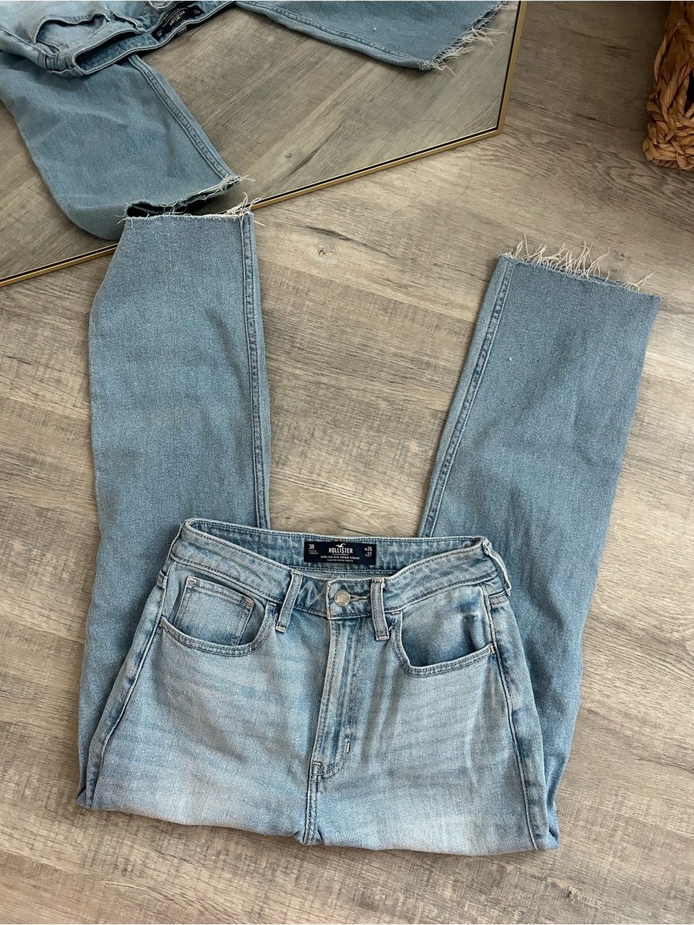 Hollister Ultra High-Rise Vintage Straight Distressed Jeans size 3R